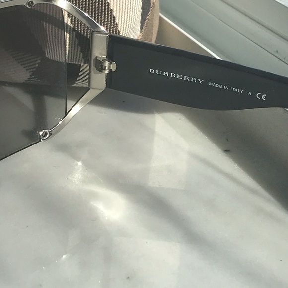 Burberry Sunglasses women’s - Picture 3 of 6